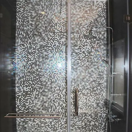 Sunny, And Comfy Ap. In Av. Da Liberdade Лісабон