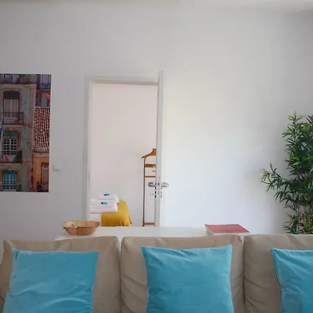 Sunny, And Comfy Ap. In Av. Da Liberdade Lisbon