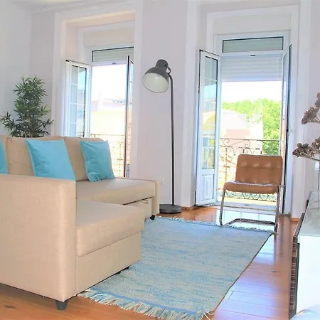 Sunny, And Comfy Ap. In Av. Da Liberdade Lägenhet