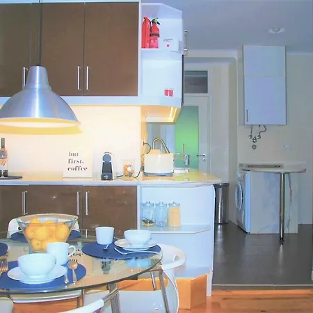 Sunny, And Comfy Ap. In Av. Da Liberdade * Lisbona