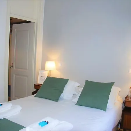 Sunny, And Comfy Ap. In Av. Da Liberdade * Lisbona