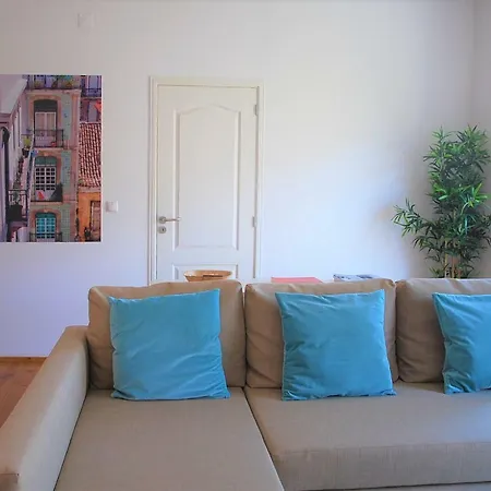 Sunny, And Comfy Ap. In Av. Da Liberdade Lisbon