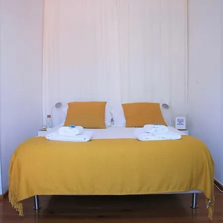 Sunny, And Comfy Ap. In Av. Da Liberdade * Lisbon
