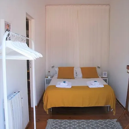 Sunny, And Comfy Ap. In Av. Da Liberdade