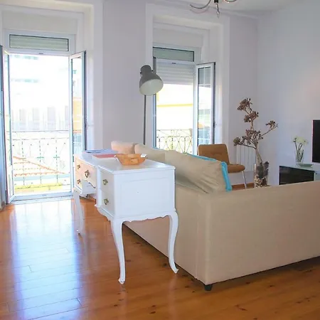 Daire Sunny, And Comfy Ap. In Av. Da Liberdade Lisboa