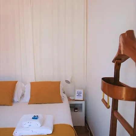 Sunny, And Comfy Ap. In Av. Da Liberdade